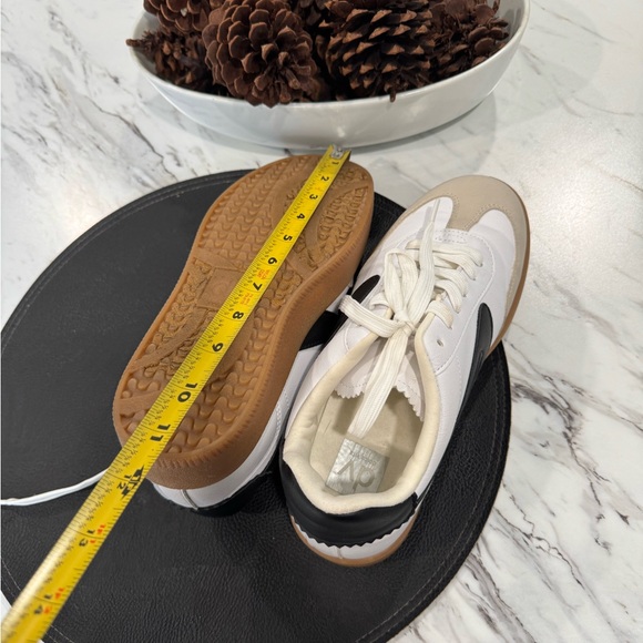 DV by Dolce Vita White and Tan Women's Sneakers size 7.5 - Picture 12 of 16